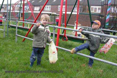 Paaseieren zoeken 2004