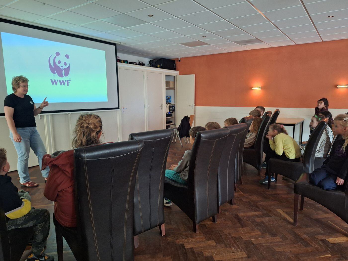 Presentatie van het Wereld Natuur Fonds voor de kinderen