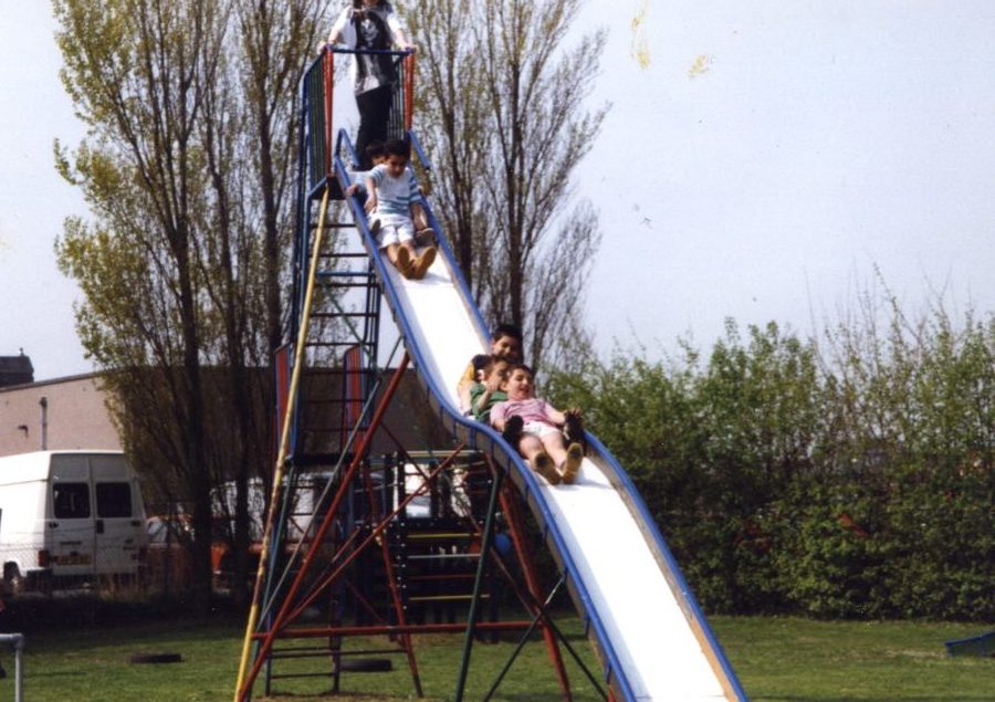 De glijbaan van de speeltuin rond 1990