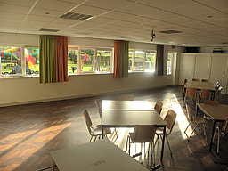 Zaalopstelling met tafels