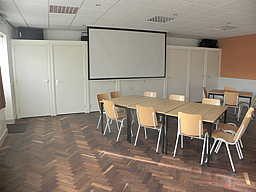 Vergaderopstelling in de zaal