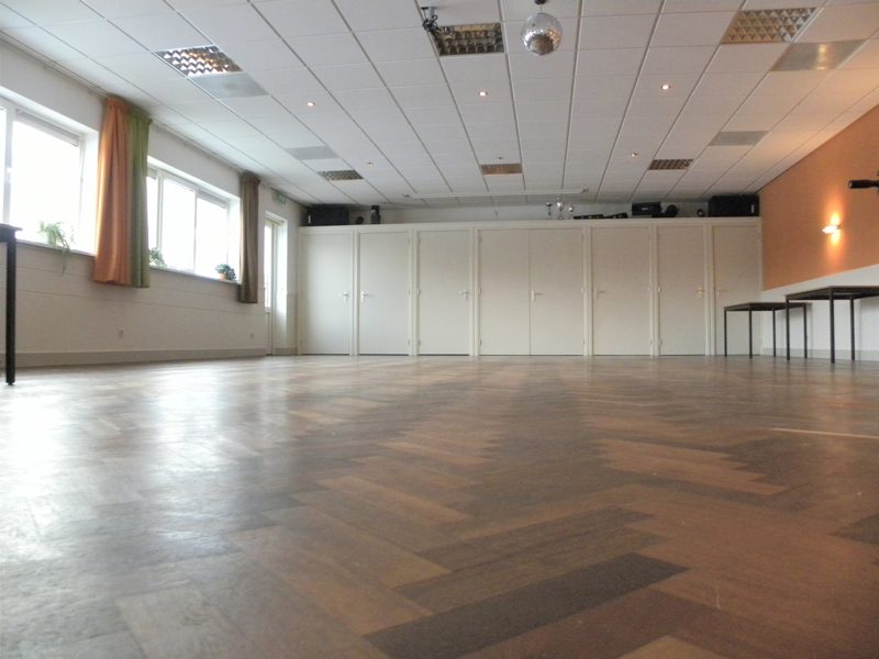 De lege zaal, klaar voor jouw bijeenkomst